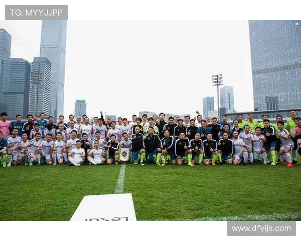 香港足球明星队员齐聚贵州展现风采助力地方足球发展 香港足球明星队员齐聚贵州展现风采助力地方足球发展