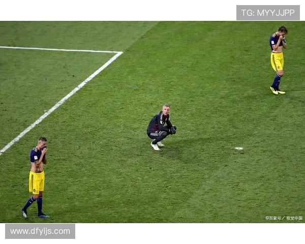 足球场上的失误瞬间各路明星球员的搞笑时刻合集 足球场上的失误瞬间各路明星球员的搞笑时刻合集