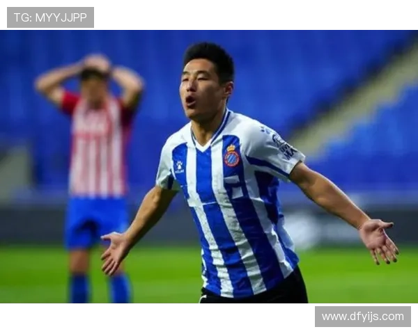 足球明星谁的颜值更胜一筹引发球迷热议与讨论